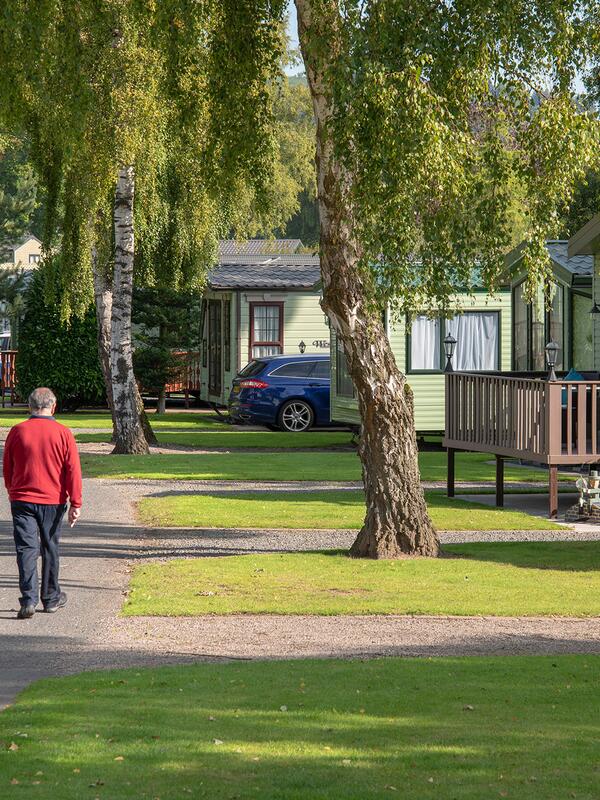 5 star caravan site in Herefordshire with golf, fishing, clubhouse, bowls