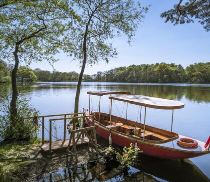 Steam boat at Pearl Lake 5 star caravan holiday park