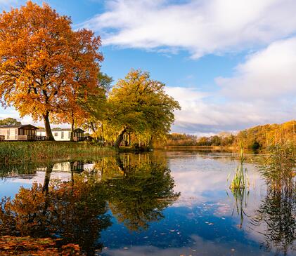 5 star caravan holiday park with fishing lake - Pearl Lake Herefordshire.