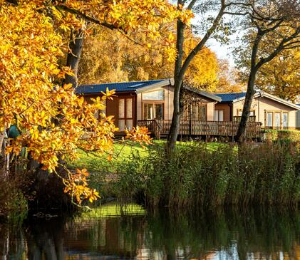 Spectacular autumn colours at Pearl Lake