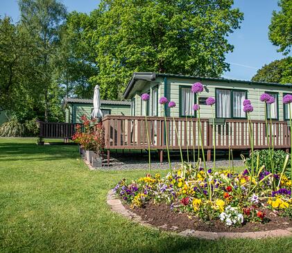 5 star caravan holiday home park with golf course, Pearl Lake, Herefordshire.