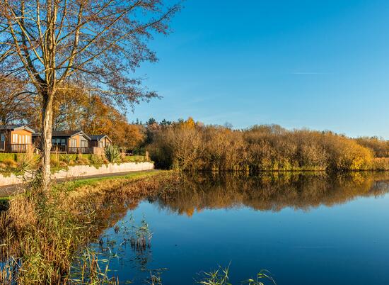 Autumn morning at Pearl Lake