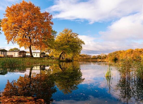 5 star caravan holiday park with fishing lake - Pearl Lake Herefordshire.