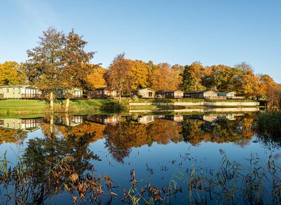 Spectacular autumn colours at Pearl Lake