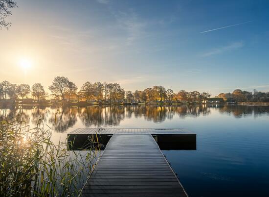 Spectacular autumn morning at Pearl Lake