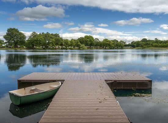 Rowing boat on jetty at spectacular Pearl Lake