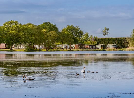 5 star caravan holiday park with fishing lake - Pearl Lake Herefordshire.