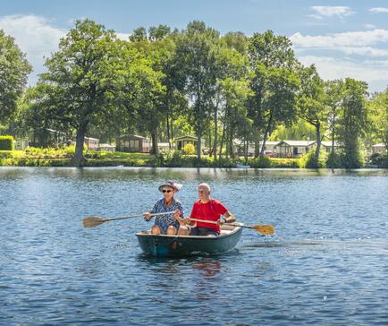 5 star holiday park with private fishing lake in Herefordshire