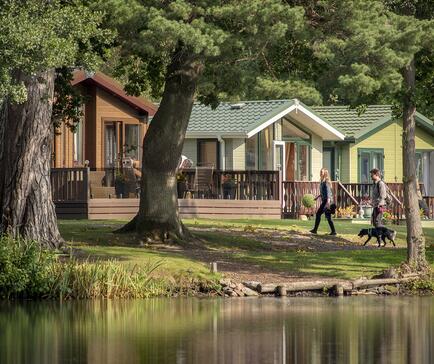 Lake edge luxury holiday lodges at Pearl Lake Country Holiday Park, Herefordshire