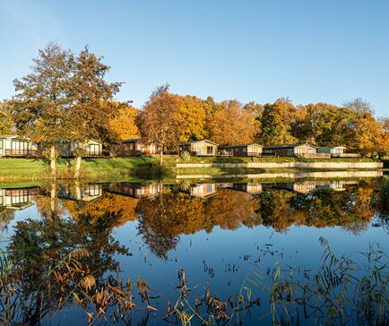 Spectacular autumn colours at Pearl Lake