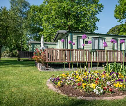 5 star caravan holiday home park with golf course, Pearl Lake, Herefordshire.