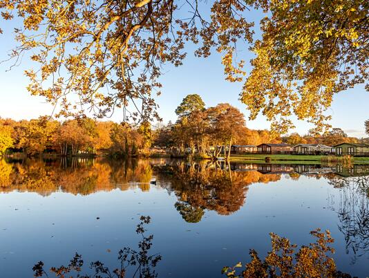 Spectacular autumn colours at Pearl Lake