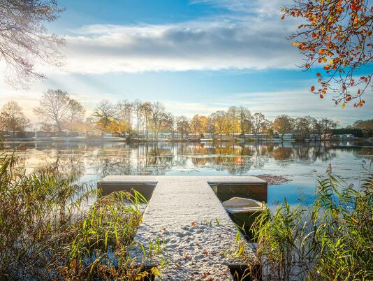 Snow on lakeside jetty at Pearl Lake