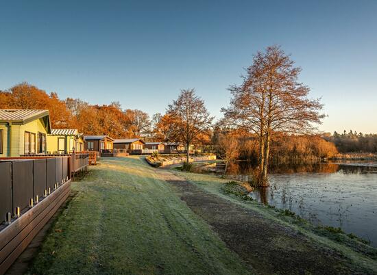 Winter morning at Pearl Lake Country Holiday Park, herefordshire.