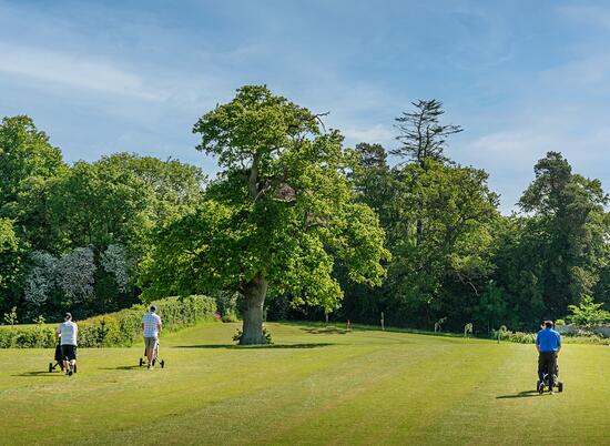 Summer Golf at Pearl Lake Country Holiday Park, Herefordshire