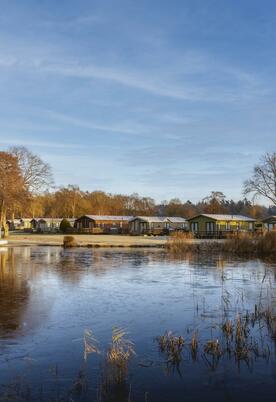 Winter sunrise at Pearl Lake Country Holiday Park, Herefordshire