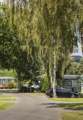 Looking into Pearl Lake Country Holiday Park, Herefordshire