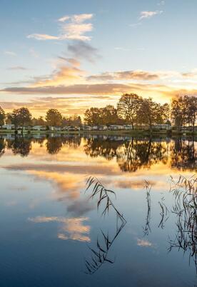 Autumn sunrise over Pearl Lake