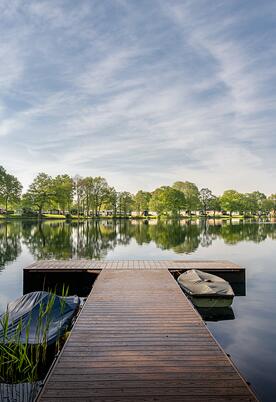 Pearl Lake Country Holiday Park, lake jetty