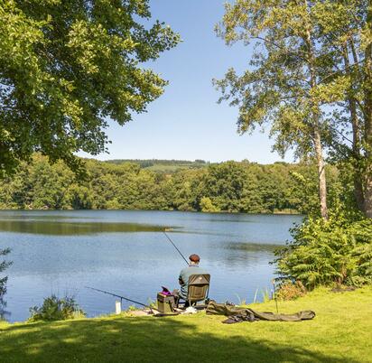 5 star caravan holiday park with fishing lake - Pearl Lake Herefordshire.