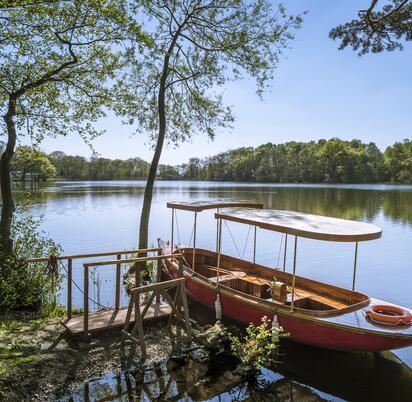 Steam boat at Pearl Lake 5 star caravan holiday park