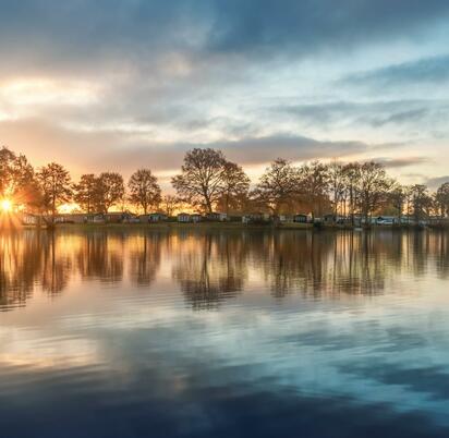 Spectacular autumn morning at Pearl Lake