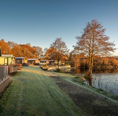 Winter morning at Pearl Lake Country Holiday Park, herefordshire.