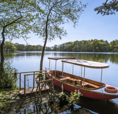 Steam boat at Pearl Lake 5 star caravan holiday park