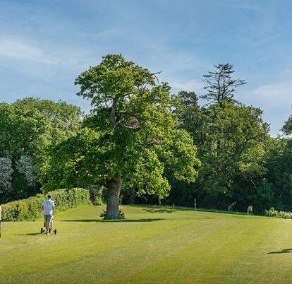 Summer Golf at Pearl Lake Country Holiday Park, Herefordshire