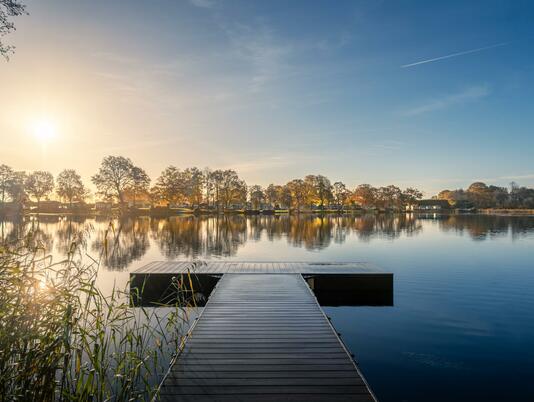 Spectacular autumn morning at Pearl Lake