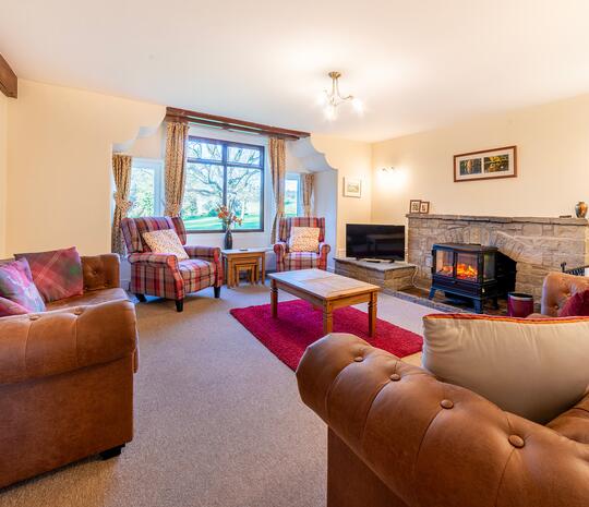 Self-actering holiday cottage with golf course - lounge photo